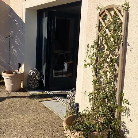 Apartment De 2 Chambres Avec Vue Sur La Piscine Partagee Et Jardin Clos A *