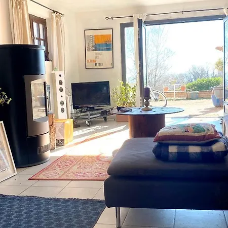 Apartment De 2 Chambres Avec Vue Sur La Piscine Partagee Et Jardin Clos A *
