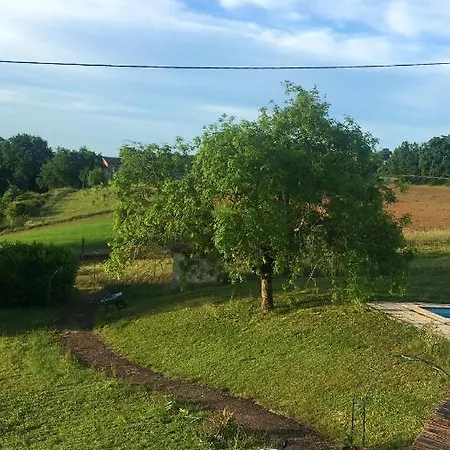 Apartment De 2 Chambres Avec Vue Sur La Piscine Partagee Et Jardin Clos A