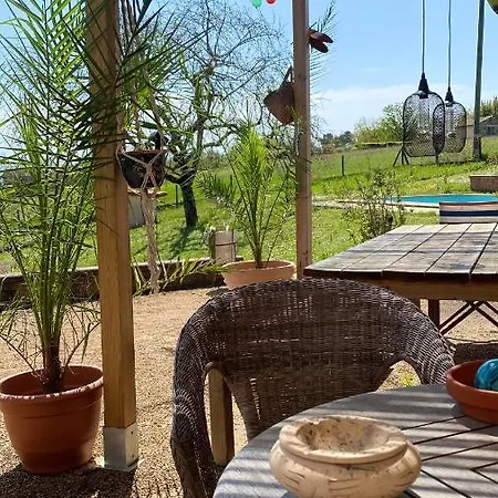 Apartment De 2 Chambres Avec Vue Sur La Piscine Partagee Et Jardin Clos A *